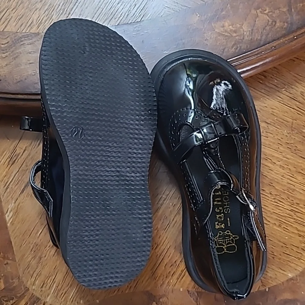 New! Girls toddler 9 black Mary Jane classic patent leather formal dress shoes